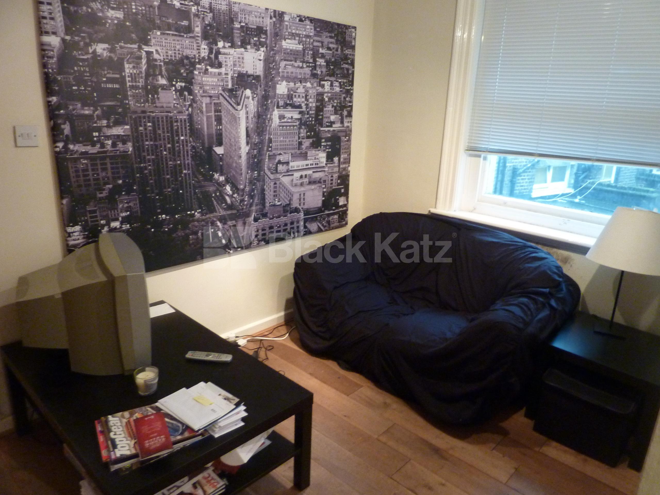 			LOCATION LOCATION LOCATION!!!, 1 Bedroom, 1 bath, 1 reception Flat			 Oxford Street, SOHO W1d
